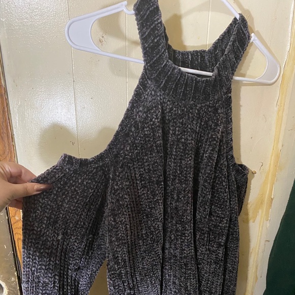 Cold shoulder sweater - Picture 2 of 2